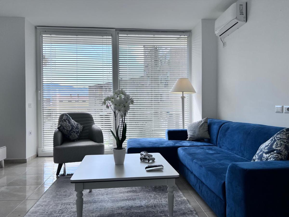 White Luxury Apartment Shkoder Exterior photo